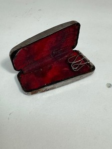 lot 52 image: Vintage 3 Key Holder Pocket Purse