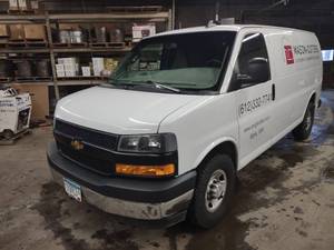 lot 1 image: 2020 Chevrolet Express...