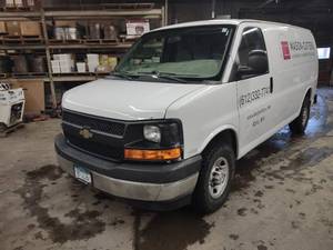 lot 2 image: 2017 Chevrolet Express...