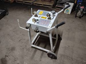 lot 318 image: Hydraulic Pumper Manifold...