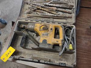 lot 368 image: Dewalt 25553K Roto Hammer, Spline D...