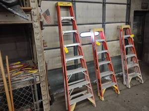 lot 419 image: Werner Fiberglass Step Ladder, 8...