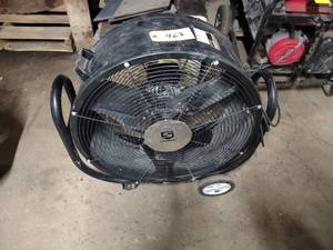 lot 423 image: Strongway 24 Fan...