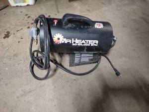 lot 430 image: Mr. Heater LP Gas Heater, 60,000 BT...