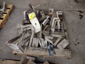 lot 433 image: Assorted Angle Brackets...
