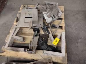 lot 434 image: Assorted Angle Brackets...