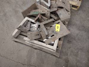 lot 435 image: Assorted Angle Brackets...