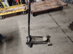 lot 468 image: Floor Jack...