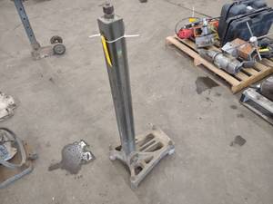 lot 45 image: Milwaukee Drill Rig with 44 Post &...