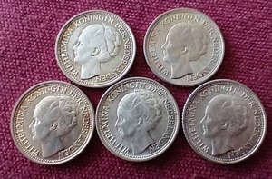 lot 7 image: (5) Pretty1944 Netherlands Silver 10 Cent Coins