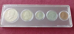lot 41 image: 1982 Uncirculated Coins - Compiled Set