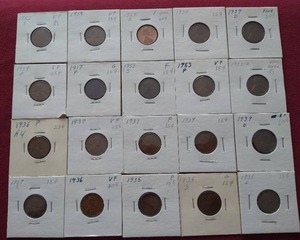 lot 55 image: (20) Wheat Pennies in Flips
