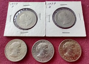lot 56 image: (5) Susan B Anthony Dollars