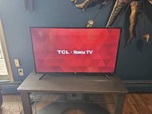 lot 68 image: TCL Roku Flat-Screen Television 40 inches
