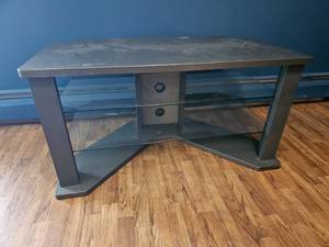lot 63 image: Modern Media Console  TV Stand with Glass Shelving  42 x 22 x 22