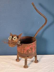 lot 88 image: Rustic Metal Cat Sculpture Planter - Folk Art Yard Decor