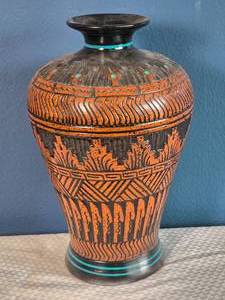 lot 83 image: Hand-Painted Southwestern Pottery Vase - Black & Terracotta Geometric Design