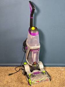 lot 87 image: Bissell Pet Pro Carpet Cleaner Vacuum