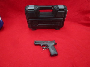 lot 63 image: Smith & Wesson M&P40 40S&W Pistol