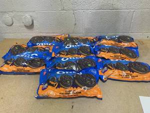 lot 265 image: LOT OF 10 Oreo Spooky Colored Creme Cookies