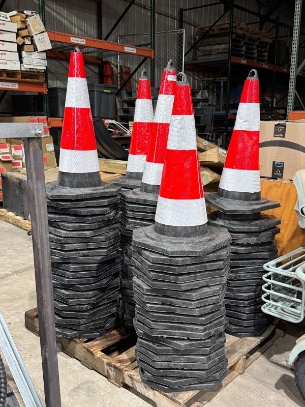 lot 9329 image: SDLANCH Safety Traffic Cones (IRSTC), Quantity 100