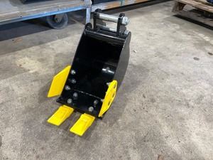 lot 6003 image: SDLANCH Mini Excavator 8.5 Bucket