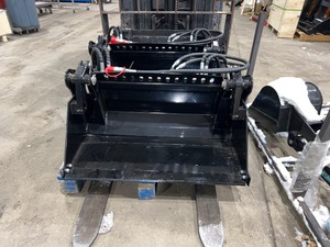 lot 6015 image: SDLANCH Hydraulic Bucket Attachment