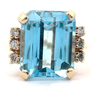 lot 42 image: Blue Topaz & Natural Diamond Estate Ring in Yellow Gold VIDEO