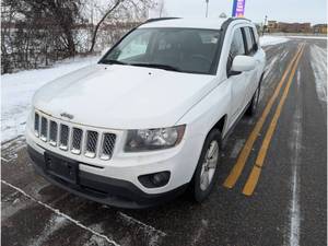 lot 1 image: 2015 Jeep Compass Lattitude - Has 4X4