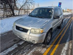 lot 4 image: 2005 Ford Escape Limited