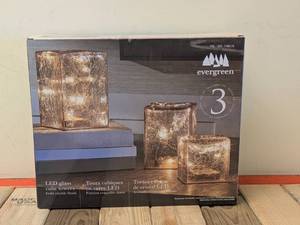 lot 19 image: EVERGREEN LED GLASS CUBE TOWERS 3PK