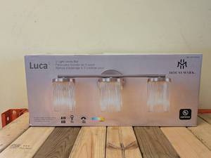 lot 33 image: HOUSEMARK LUCA 3 LIGHT VANITY BAR