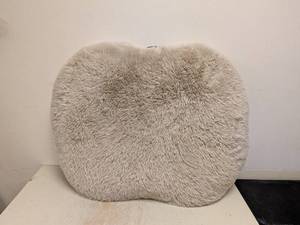 lot 144 image: KIRKLAND SIGNATURE PET BED (TAN)