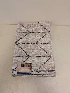 lot 160 image: NEW MOHAWK TANGIERS COLLECTION ACCENT RUG DIAMONDS