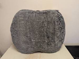 lot 143 image: KIRKLAND SIGNATURE PET BED (GRAY)