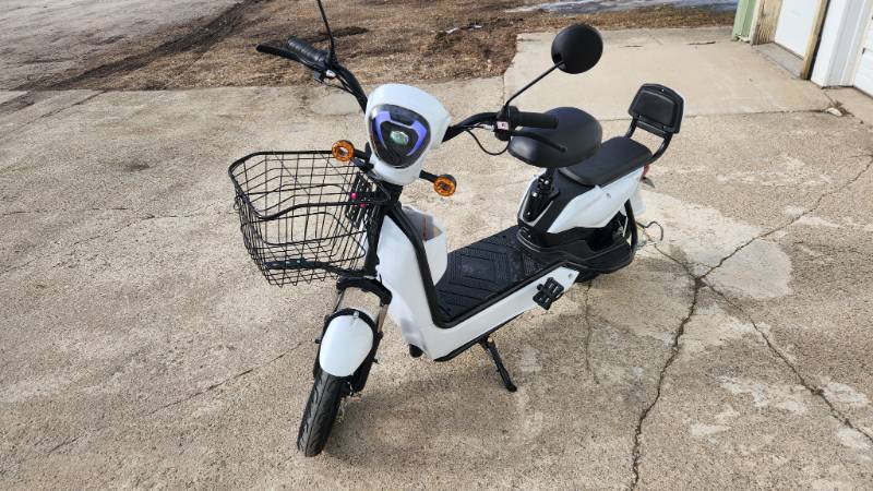 lot 3509 image: SDLANCH Electric Motorcycle (IREV) - White