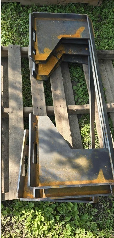 lot 4214 image: Wolverine ECOTRIC 38 Thick Quick Tach Cut Out Mount Plate (QMP1-16-10T)