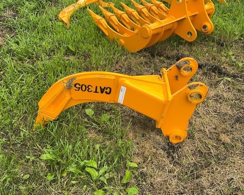 lot 6086 image: FUTURE Excavator Ripper for CAT 305