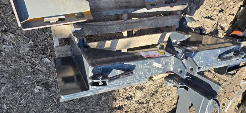 lot 4465 image: Wolverine 3 Point Quick Tach (PT-16-02C)