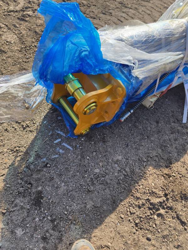 lot 4006 image: FUTURE Silent Type Hydraulic Breaker (FT-SB45)