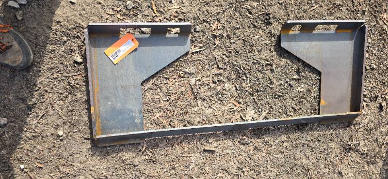 lot 4414 image: Wolverine ECOTRIC 38 Thick Quick Tach Cut Out Mount Plate (QMP1-16-10T)