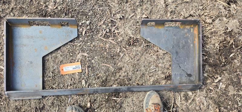 lot 4214 image: Wolverine ECOTRIC 38 Thick Quick Tach Cut Out Mount Plate (QMP1-16-10T)