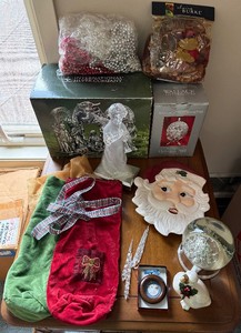 lot 30 image: Wallace Silversmiths Christmas 2001 First Edition Ornament Box Set - Nativity & Decor