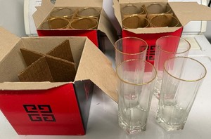 lot 216 image: Tall Glass Tumblers - Clear Glass with Gold Rim (Lot of 12)