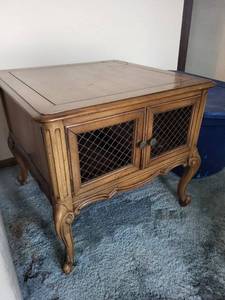 lot 9 image: Vintage Wood Cabinet with Lattice Mesh Doors - 2-Door Console