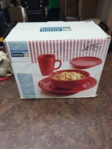 lot 45 image: Casual Home Red Ribbed Dinnerware 4 Dinner, 6 Salad, 2 Bowls, 2 Mugs