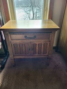 lot 162 image: Vintage Wood Sideboard Cabinet with Drawer - 2 Paneled Doors