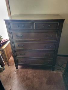 lot 163 image: Dark Wood 5 Drawer Dresser Chest with Brass Handles