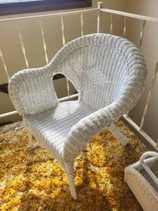 lot 169 image: White Wicker Chair & Matching Storage Basket