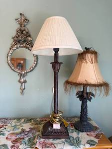 lot 88A image: Vintage Table Lamps & Decorative Floral Mirror Set
